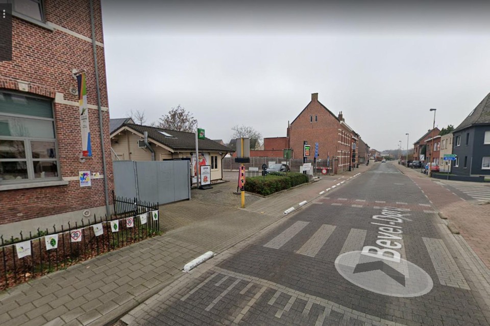 Kruispunt Bevel-Dorp - Nijlensesteenweg.