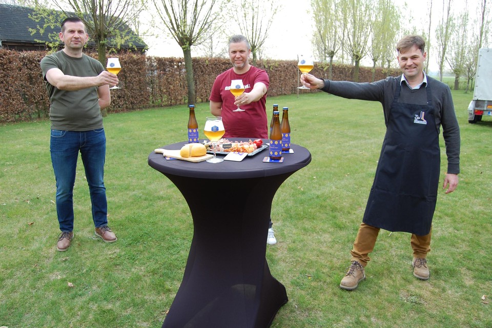 Wim, Joeri en Wim maken een bier om hun thuisgemeente te eren.