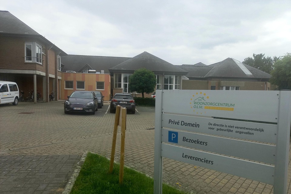 De eeuwelinge liep bij de val verschillende breuken op.