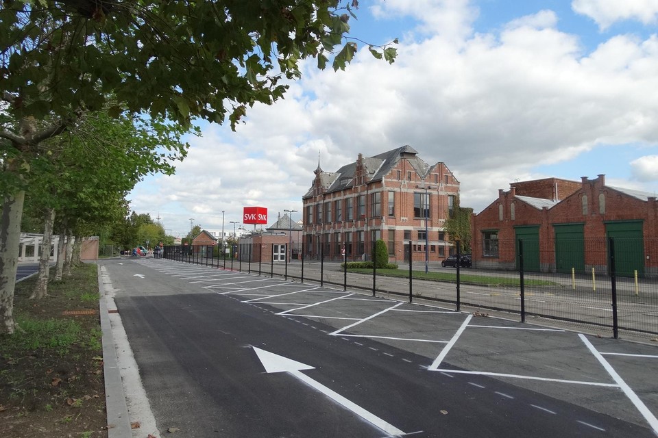Op de site van SVK wordt begin november een nieuwe centrum- en buurtparking geopend. 