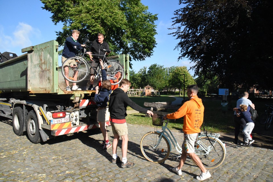 De fietsen gaan mee.