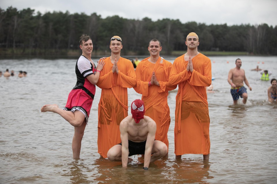 De ‘monniken’ Neel Mertens, Marnix Paulussen en Tobbe Destombes uit Gierle zijn helemaal zen. 