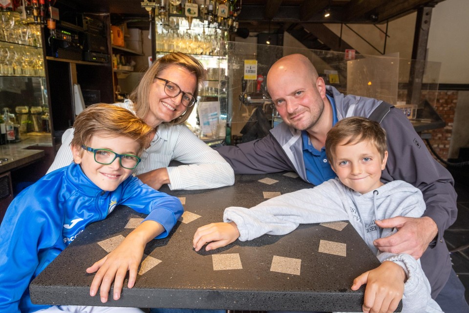 Na jaren komen Mieke en Alain nog eens terug naar De Volkslust. Met hun twee kinderen deze keer.