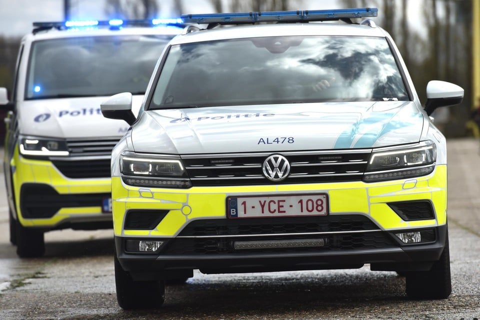 Hulpdiensten rukken massaal uit voor bommelding in Berchem: “Blijkt om een onschuldige verfbom te gaan” (Berchem)