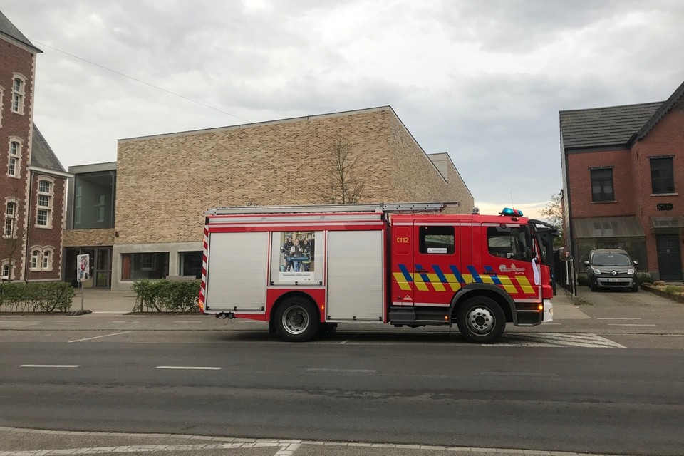 De brandweer kreeg nog verschillende oproepen van automatische brandalarmen die alarm sloegen door de stroomonderbreking, zoals hier in de school in Bonheiden. 