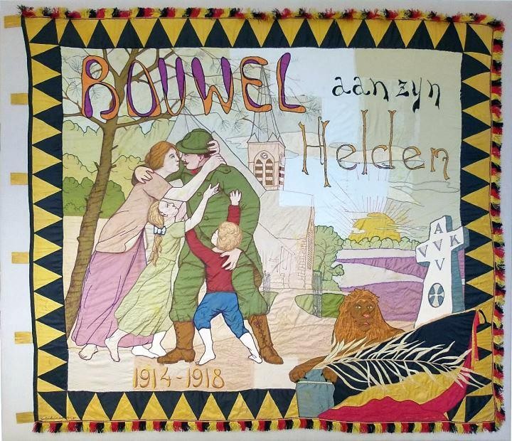 Een conservatiebehandeling van de vlag van de oud-strijders van Bouwel (Grobbendonk) doet de kleuren weer schitteren.