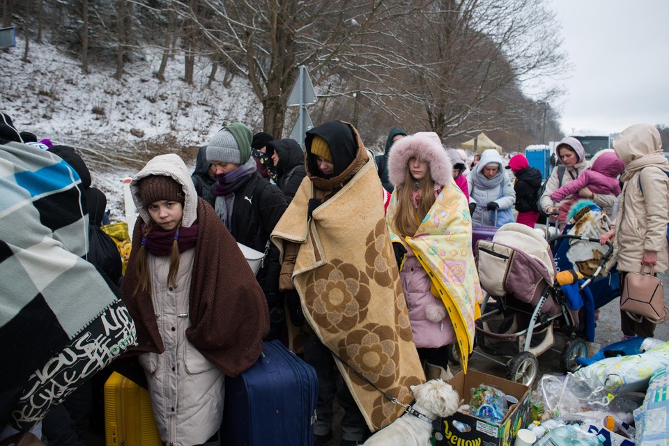Oekraïense vluchtelingen aan de grens met Polen in Kroscienko. 