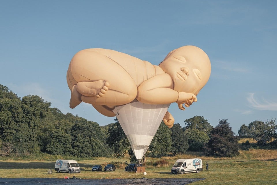 Voor ‘Baby You’ ontwikkelde Antwerps kunstenaar Bart Van Peel een allersnoezigste heteluchtballon.  