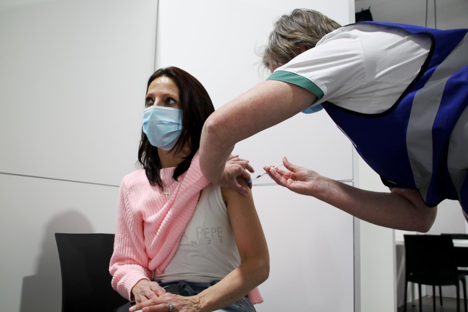 De vaccinatiecentra van Turnhout en Weelde organiseren vrije inloopmomenten.