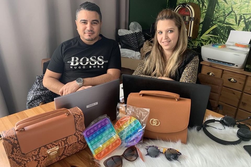 Ahmed Hauari runt de webshop Tripple A Fashion met de steun van zijn vrouw Samanta Van Achteren.