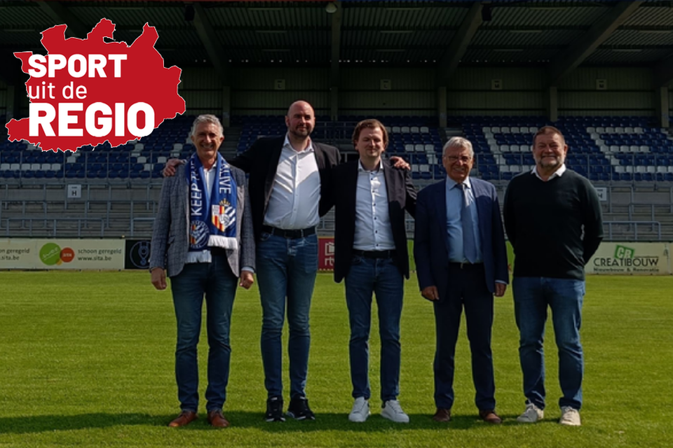 Van links naar rechts: ondervoorzitter Benny Hoebregs, Dennis Peeters, Fabian Morren, erevoorzitter Vic Keersmaekers en oud-voorzitter Fons Backx.