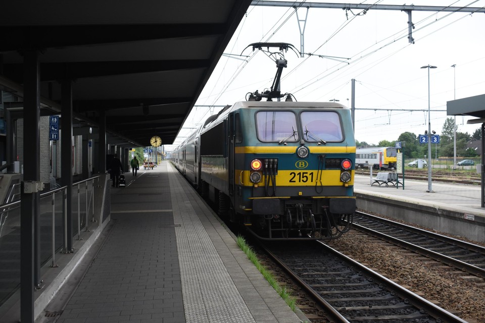 Momenteel worden op de spoorlijn Antwerpen-Mol-Hamont nog oude M5-treinstellen ingezet.