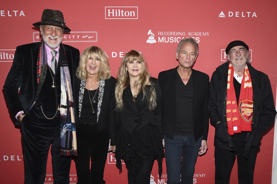 De oude bandleden hier op foto in 2018 met van links naar rechts: Mick Fleetwood, Christine McVie, Stevie Nicks, Lindsey Buckingham en John McVie   