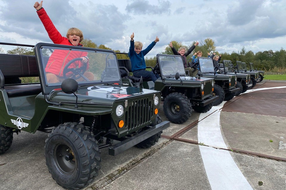 AED Studios beschikt over 24 Junior Jeeps.