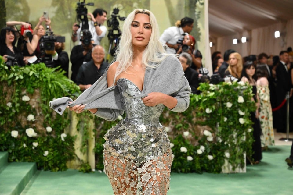 Wespentaille van Kim Kardashian steelt de aandacht op Met Gala, maar is dat  wel gezond? | Gazet van Antwerpen Mobile