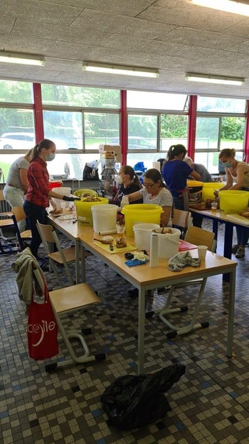 In de Luxemburgse school worden elke dag duizenden maaltijden bereid, maar die school is na het weekend niet meer beschikbaar.