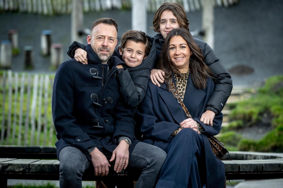 Patrick Witters, met zijn vrouw Stefanie en kinderen Luiz (7) en Dion (12): “Ik wil meer tijd besteden aan mijn gezin.”