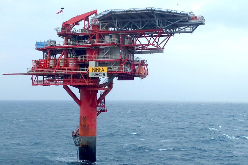De CO2 die door Ineos in Zwijndrecht wordt opgevangen, zal aankomen op dit ‘nini’-platform in de Deense Noordzee. Vanaf hier wordt de CO2 geïnjecteerd in lege olievelden. 