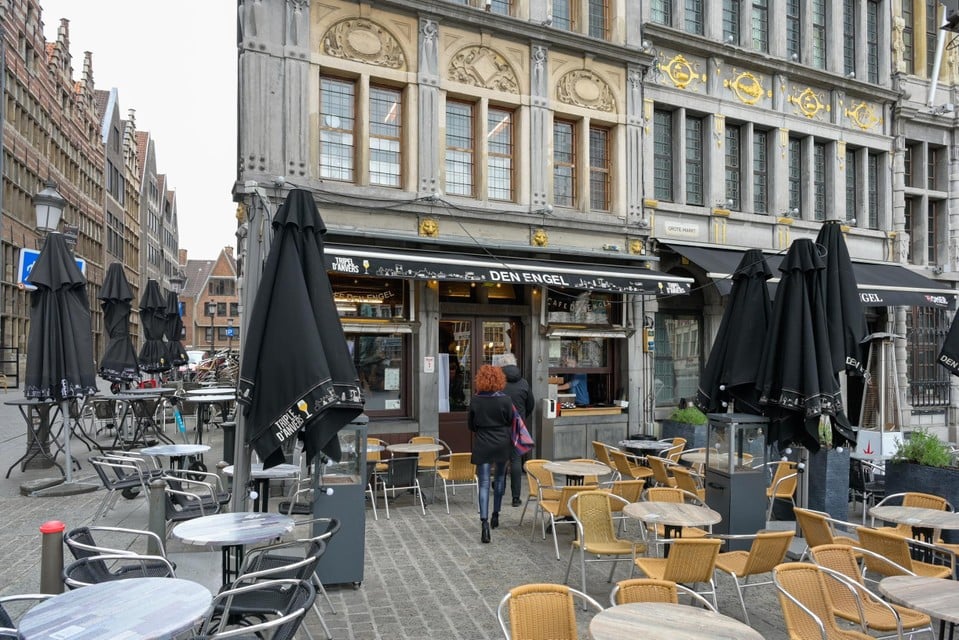 Café Den Engel op de Grote Markt in Antwerpen. 