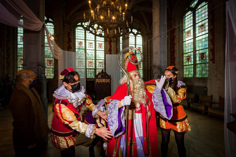 Sinterklaas logeert een week lang in het stadhuis van Mechelen. 