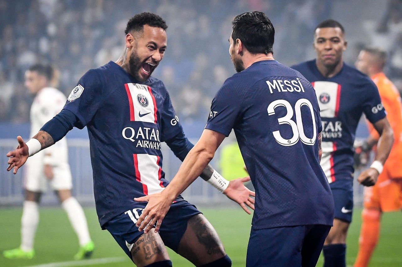 Humoristisch Dictatuur roze Neymar lokt teamgenoot Lionel Messi uit zijn tent: “Ik ga je verslaan en  wereldkampioen worden” | Gazet van Antwerpen Mobile