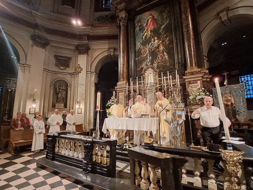 De eucharistieviering in de basiliek van Scherpenheuvel werd geleid door niemand minder dan kardinaal Jozef De Kesel en bisschop Luc Van Looy.