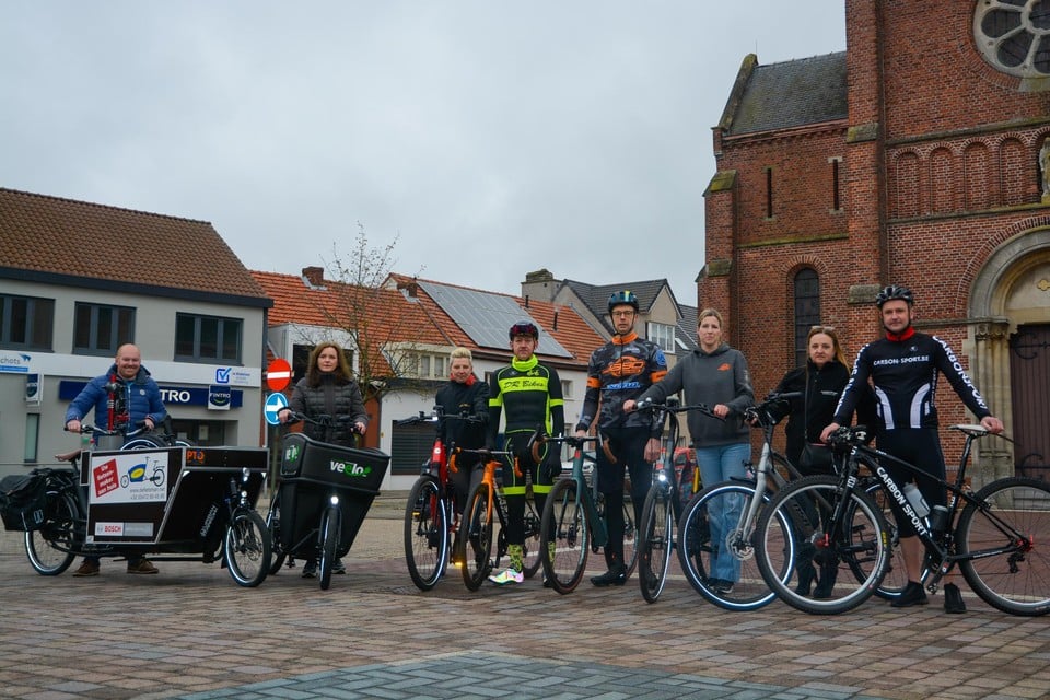 Ook de Oud-Turnhoutse fietsherstellers passeren in het filmpje.