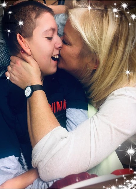 Katja Hemelaers met haar zoon Levi.