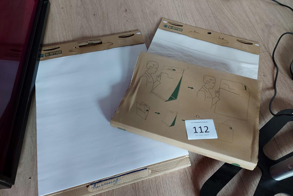 2 papieren flipcharts: 13 euro.