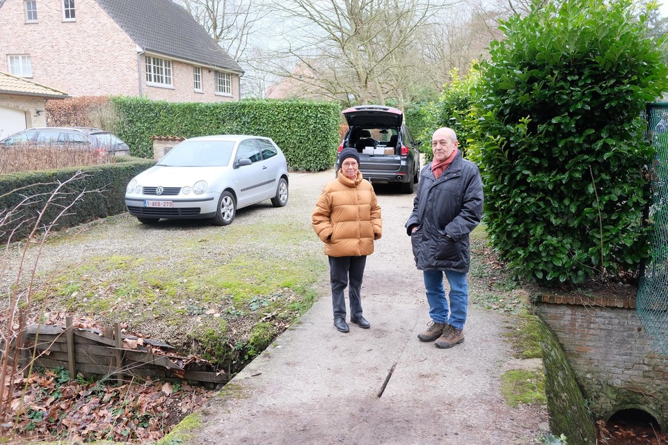 Rita Peeters en Luc Dietvorst maken vaak gebruik van het brugje.