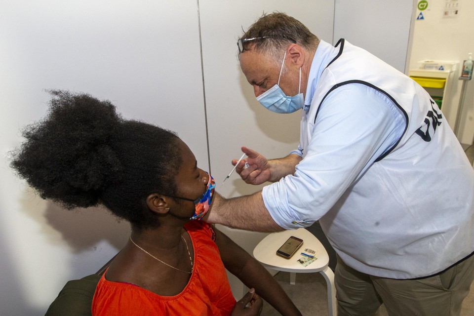 Ook viroloog Marc Van Ranst zet vaccins. 