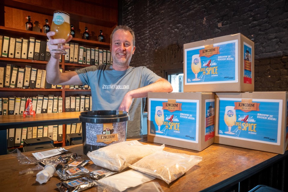 Wie graag zelf bier brouwt kan vanaf juni een brouwpakket van De Koninck kopen.