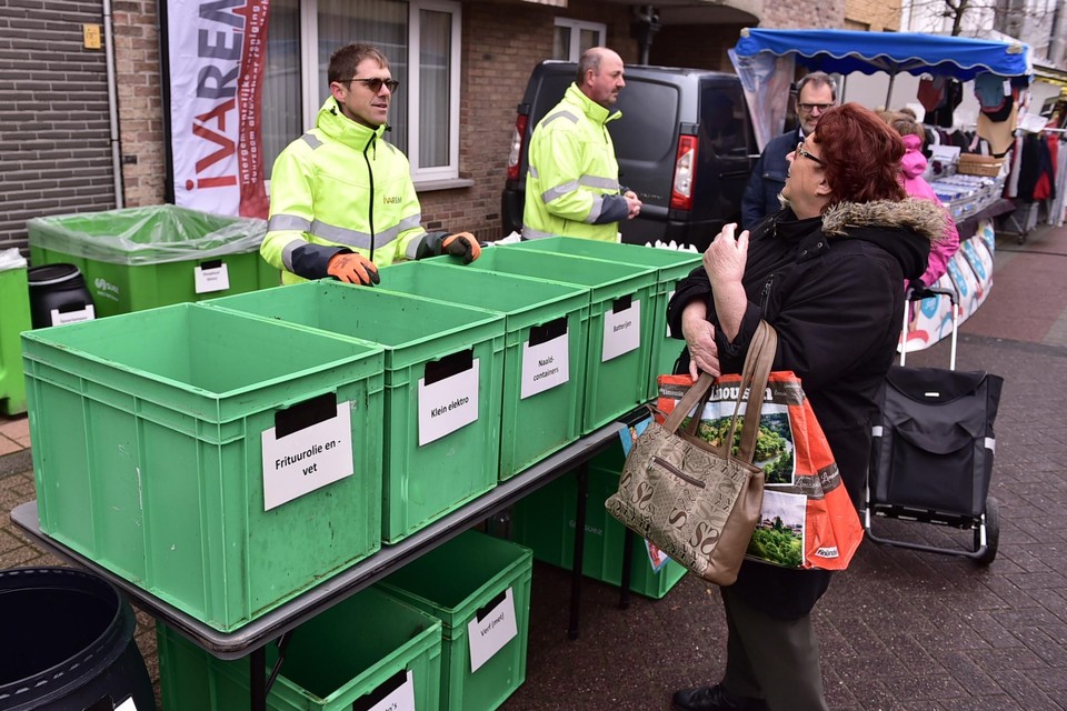 Met klein afval naar de markt. Ivarem wacht je op.