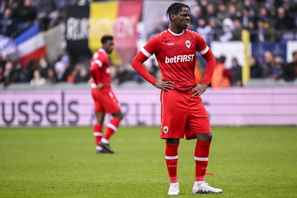 Op het nippertje werd Bruny Nsimba losgeweekt bij Antwerp. “Om 23.59 uur en 39 seconden waren alle documenten in orde”,  blikt Gobin terug op de hectische avond.
