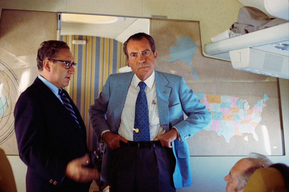 Kissinger (links) met president Richard Nixon in 1972.