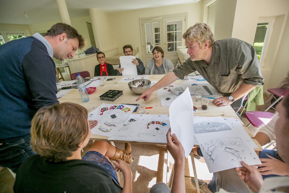 Buren van Bink buigt zich over de cohousingplannen.
