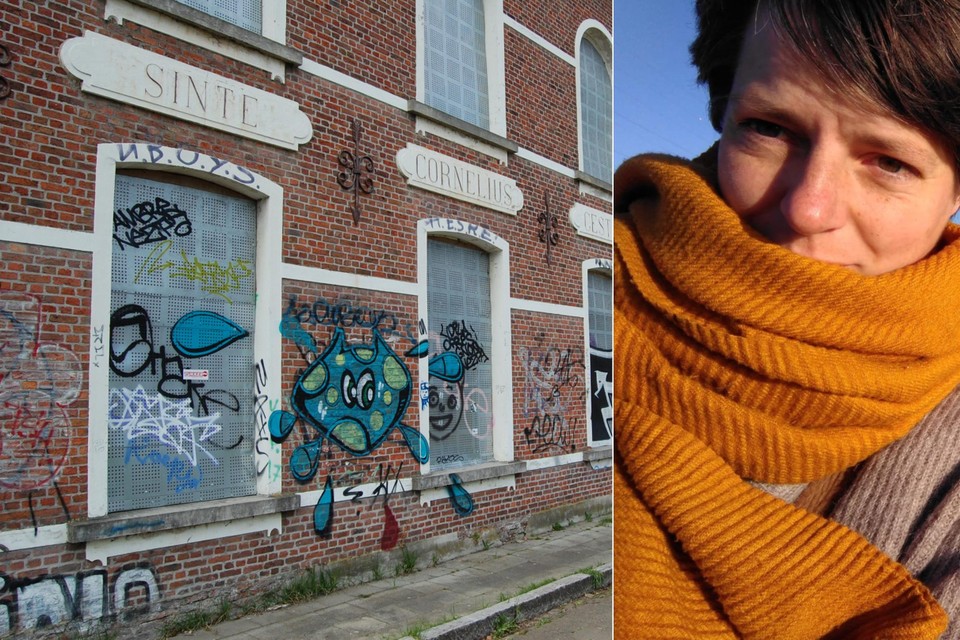 Liese (rechts) is een van de resterende bewoners van Doel. “Eindelijk komt er meer sociale controle”, reageert ze op het nieuws dat er binnenkort nieuwe inwoners mogen bijkomen.