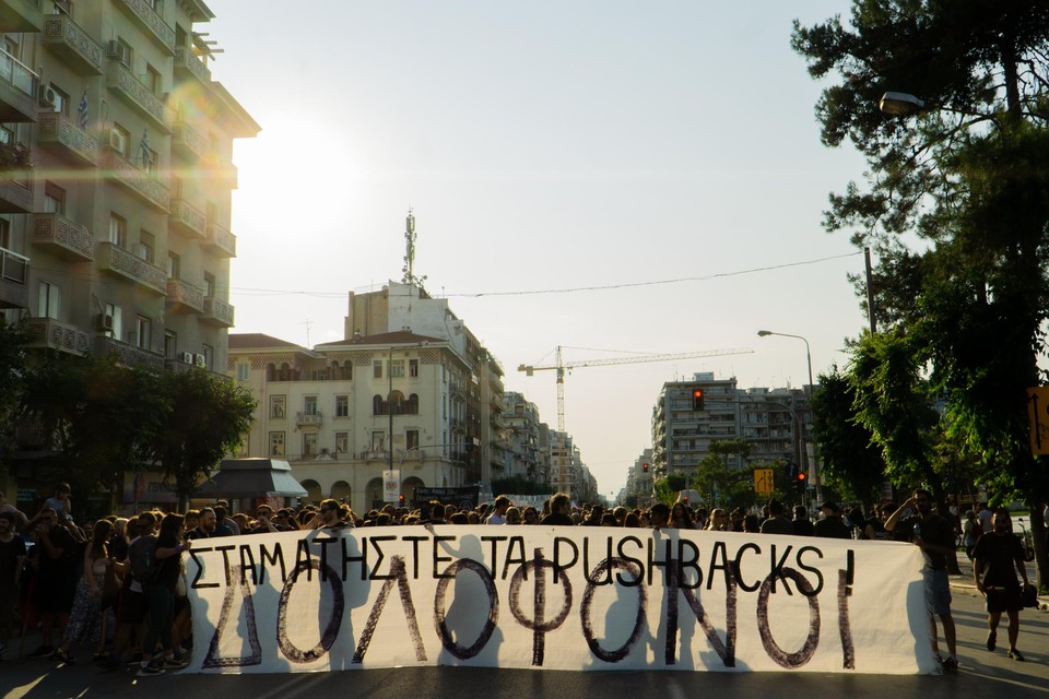 Manifestatie in Thessaloniki tegen de pushbacks. De Griekse kustwacht heeft veel boter op het hoofd.