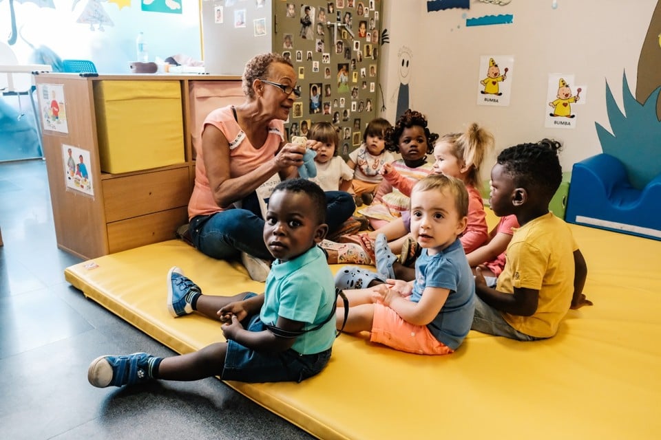 Antwerpen streeft naar de norm van 39 plaatsen in de kinderopvang per honderd kinderen. 