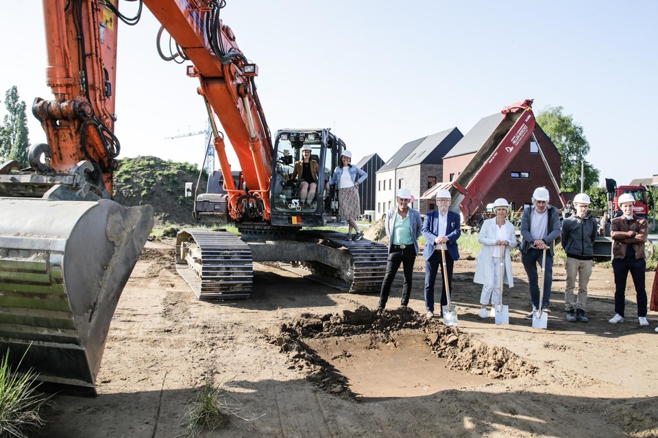 Vertegenwoordigers van Igean, Van Roey, burgemeester en
