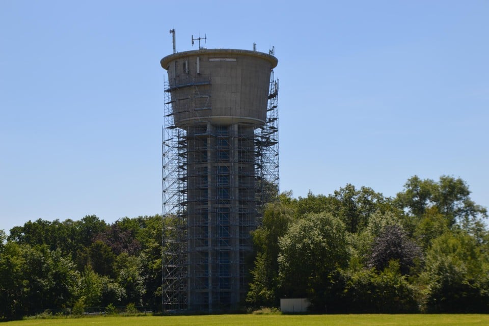 De watertoren van Westmalle wordt gerenoveerd.