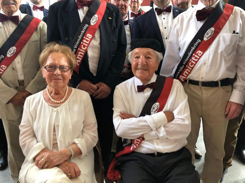 De 102-jarige Jan Nagels was samen met zijn 94-jarige vrouw Mikske ook aanwezig op de viering van 75 jaar Amicitia. 