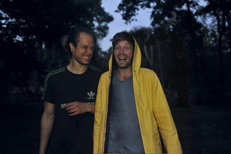 Kaena Bervoets (links) Bob van der Leij vormen samen het duo Berebot.