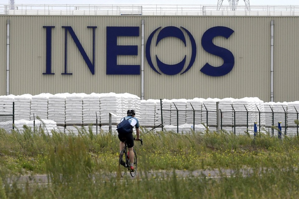 Ineos is al sterk aanwezig in de Antwerpse haven en plant nu een nieuwe grote plasticfabriek. 