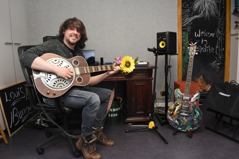 Louis B Burrows nam zijn EP op in zijn thuisstudio.