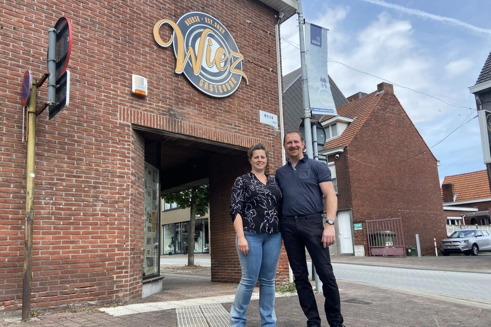Inez d‘Hertefelt en Wim Duchêne zijn klaar om hun gastrobar Wiez te openen in het centrum van Beerse. Ze verruilden café Den Boskant voor een nieuwe uitdaging. 