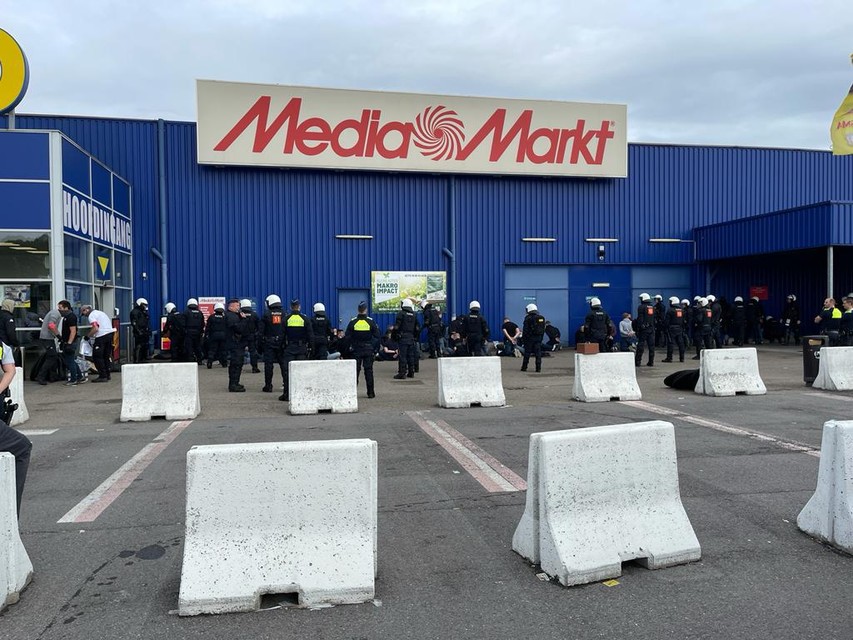 De grootste groep Duitsers werd opgepakt op de parking van de Makro en MediaMarkt. 