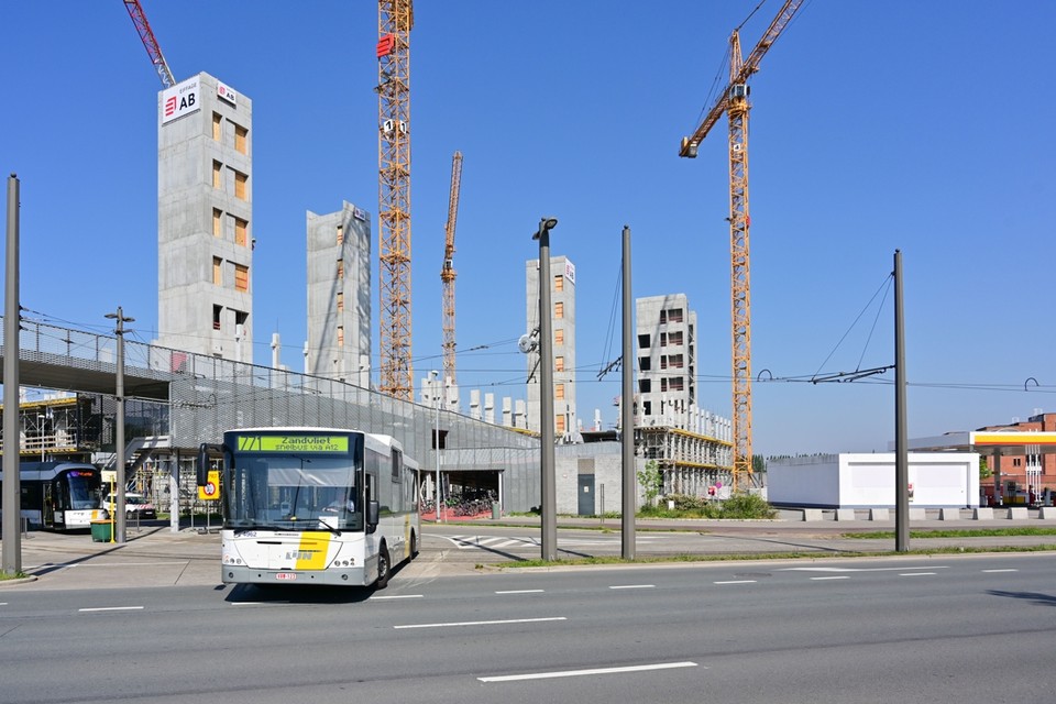 De P+R Luchtbal, nu nog in aanbouw, krijgt in een eerste fase 21 oplaadpunten voor elektrische wagens.