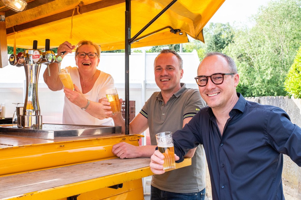 Martha Roes samen met haar zonen Guy en Luc Van de Poel voeren grote veranderingen uit aan hun supermarkt Spar in Lichtaart.