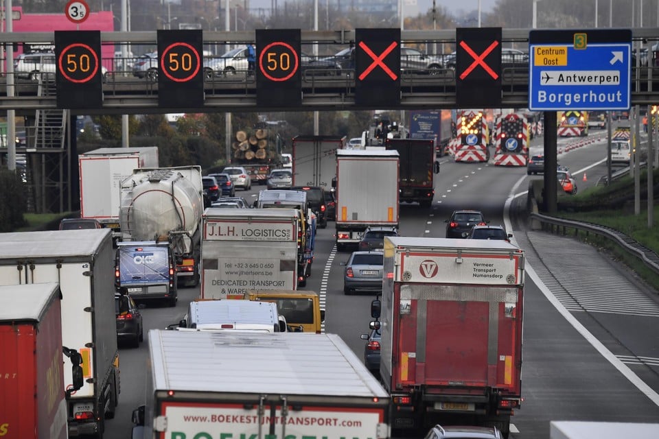 vrouw waarheid Respect Lange files richting Nederland door ongeval op Antwerpse Ring in Berchem  (Berchem) | Gazet van Antwerpen Mobile